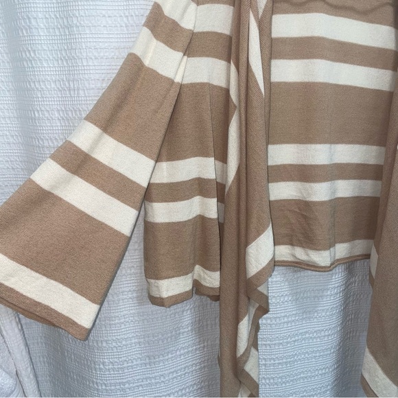 St John cardigan wrap - Picture 2 of 7